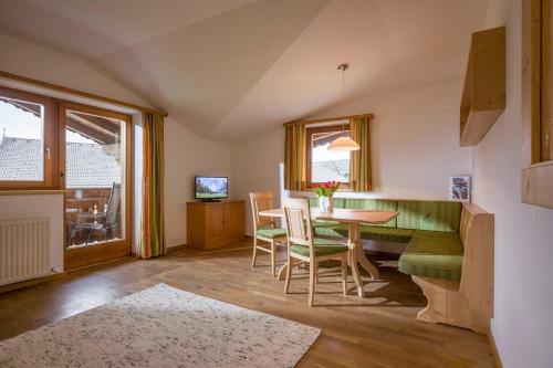 a kitchen and dining room with a table and chairs at Appartementhaus Fuchs in Itter