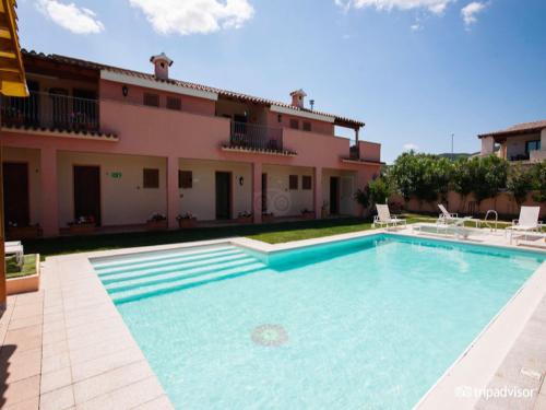 a swimming pool in front of a house at Hotel Daniel in Murta Maria
