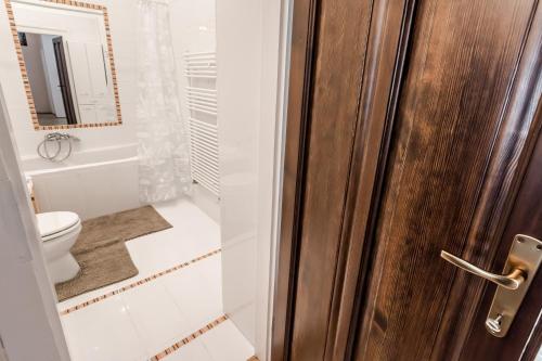 A bathroom at BpR König Design Apartment