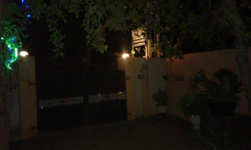 Κήπος έξω από το Kalpitiya Guest House