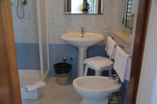 a small bathroom with a sink and a toilet at Hotel Felicioni in Pineto