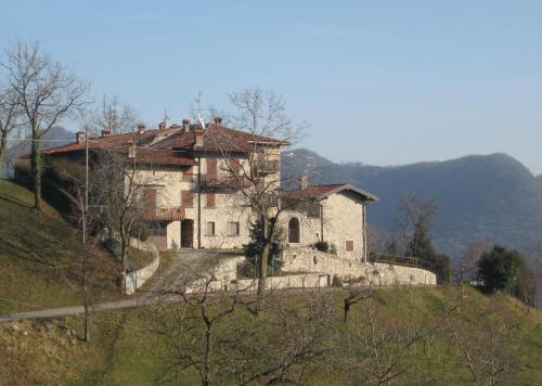 an old house on the side of a hill at Ca' Baetti l'Antica Corte in Roncola