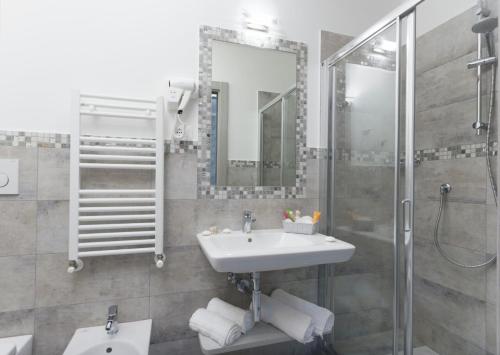 a bathroom with a sink and a shower at Affittacamere I Principi del Conero in Numana