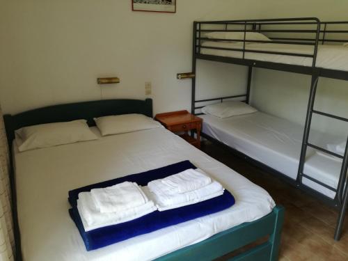Gallery image of Pericles Studios in Agia Marina Aegina