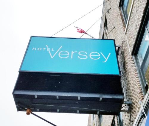 Certificato, attestato, insegna o altro documento esposto da Hotel Versey Chicago Lincoln Park