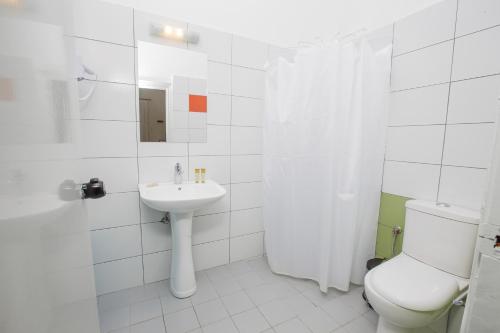 A bathroom at Olympos Hotel