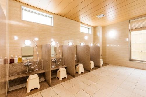 Ett badrum på Hotel Gran Cerezo Kagoshima