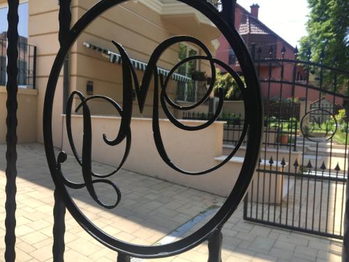 a metal sign that reads mum on a gate at Villa Mona Lisa in Hévíz