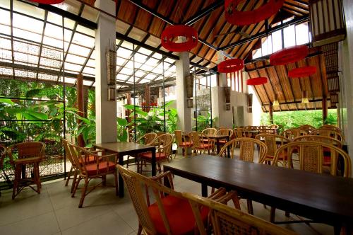 A restaurant or other place to eat at Ayara Villas - SHA Extra Plus