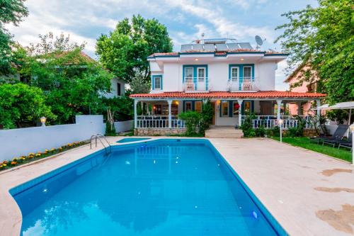 Bazén v ubytování Calypso Cozy Suites nebo v jeho okolí