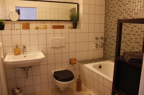 Vonios kambarys apgyvendinimo įstaigoje Silentio Schletterstrasse