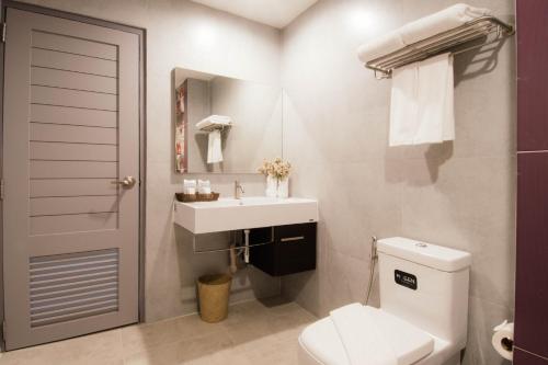 The Pat Hotel 욕실