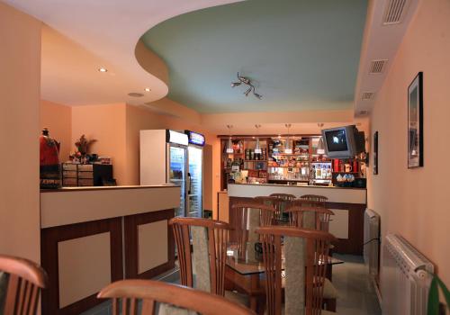Lounge nebo bar v ubytování R&G Hotel