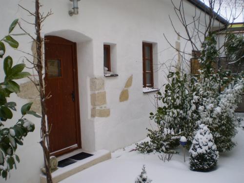 a house with snow on the ground next to a door at Casa.Peiso in Mörbisch am See