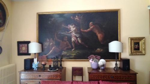 a painting hanging on the wall in a living room at B&B La Villa Mediterranea in Passirano