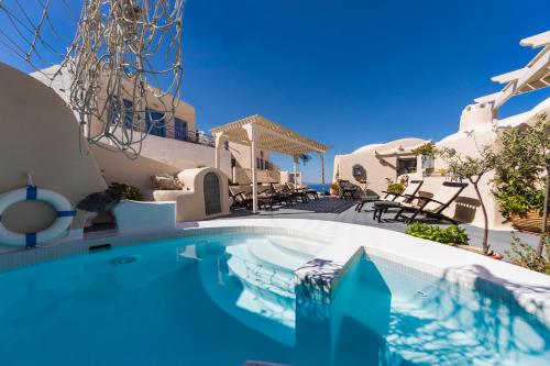 a swimming pool in front of a house at Lotza Studios in Oia