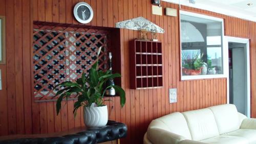 a living room with a white couch and a plant at La Masia in Sant Pere Pescador