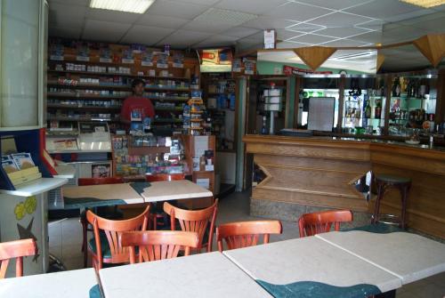 Salon ou bar de l'établissement Auberge de la Baronne