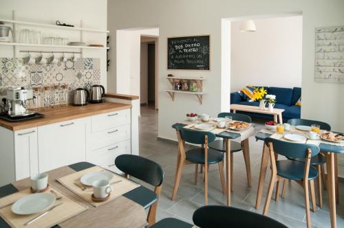 a kitchen and dining room with a table and chairs at B&B Dietro il Teatro in Palermo