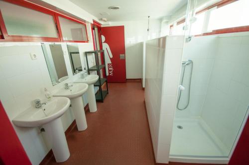 Vonios kambarys apgyvendinimo įstaigoje Albergue Santa Ana