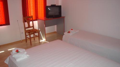 Katil atau katil-katil dalam bilik di Guest House - Batak