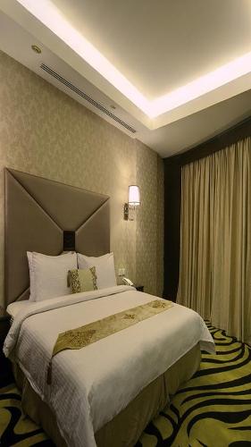 Кровать или кровати в номере Sanam Hotel Suites - Riyadh