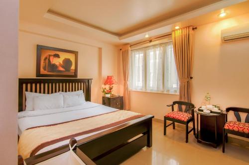 a bedroom with a bed and a window at Vien Dong Hotel 2 in Ho Chi Minh City