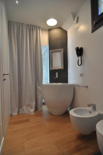 Un baño de Teku Sardinia Boutique Hotel