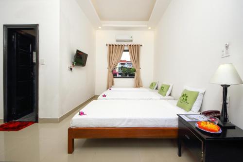 Giường trong phòng chung tại Hoi An Green View Homestay & Villa