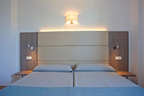 Cama o camas de una habitación en Aparthotel Playa Dorada