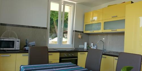 Kuchyň nebo kuchyňský kout v ubytování Tramuntana Holiday Home