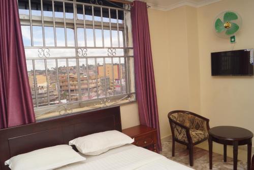 Postel nebo postele na pokoji v ubytování Diamonds Hotel Kampala
