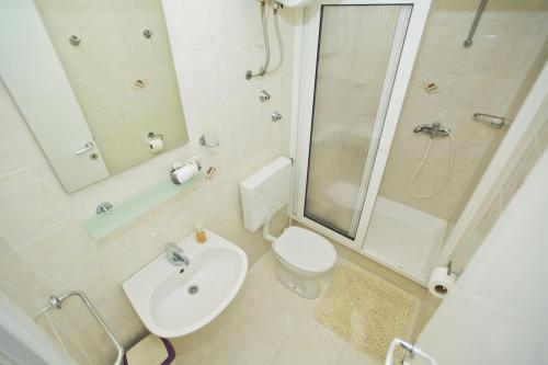 Un baño de Violeta Hvar