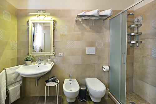 Un baño de B&B A Casa di Nonna Giovanna