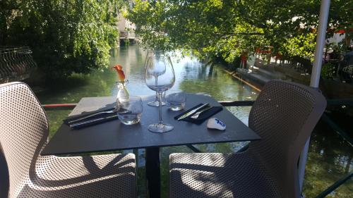 Zdjęcie z galerii obiektu Les Terrasses de David et Louisa w mieście LʼIsle-sur-la-Sorgue