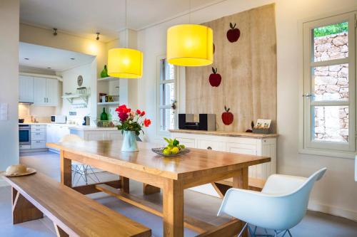 Dapur atau dapur kecil di Villa Daphni