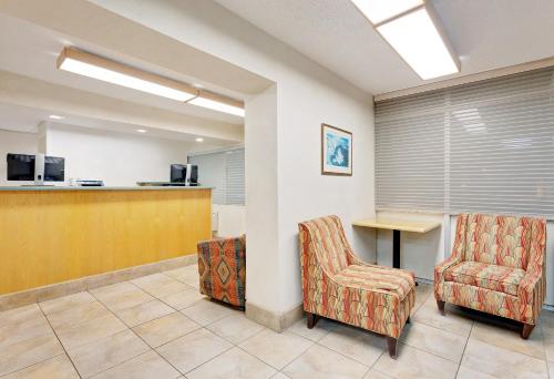 a waiting room with two chairs and a table at Knights Inn Page in Page