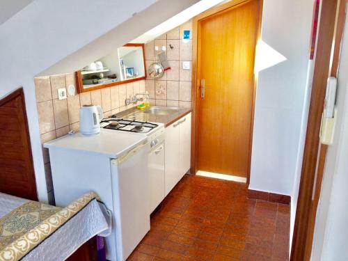 Dapur atau dapur kecil di Apartment Martinovic