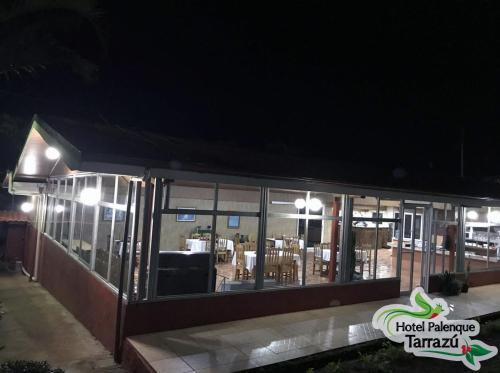 a restaurant at night with a lot of windows at Hotel Palenque Tarrazu in San Marcos