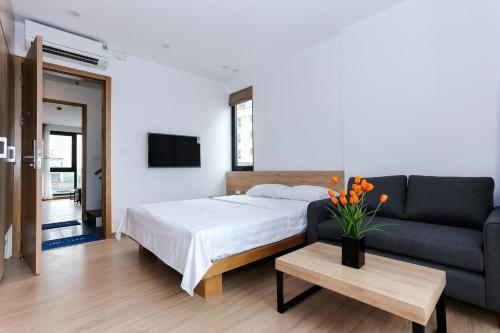 Gallery image of Quiet Hoang Quoc Viet Hotel & apartment in Hanoi