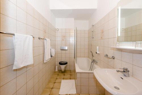 Koupelna v ubytování Stadthotel Schwerterbräu