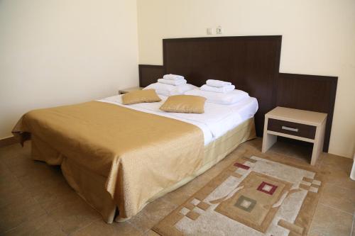 A bed or beds in a room at Assortie Hotel