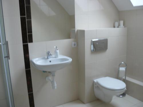 Kamar mandi di Villa Rosse