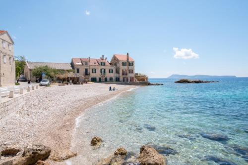 Apartments On the Beach – Photos 5