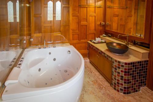 ห้องน้ำของ RK Riverside Resort & Spa (Reon Kruewal)