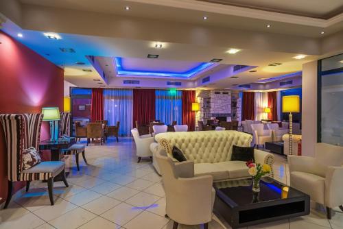 Salon ili bar u objektu Ai Yannis Suites and Apartments Hotel