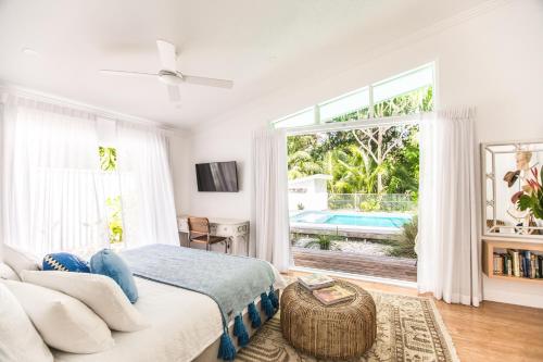 Postel nebo postele na pokoji v ubytování Pineapple Petes Beach House