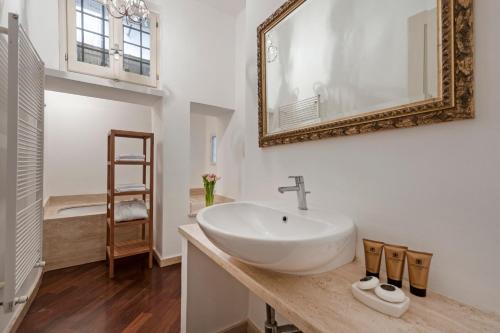 Gallery image of Antique-Modern Flat by Navona Square in Rome