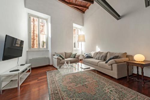 Antique-Modern Flat by Navona Square