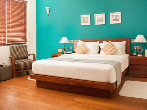 Colombo Court Hotel & Spaにあるベッド